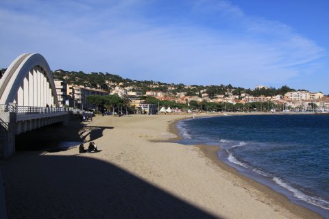 Stranden ved byen St. Maxime